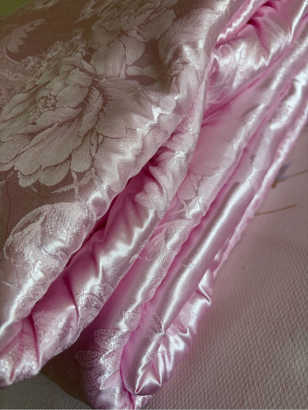 Queen size Silk Pink Floral Jacquard Comforter - Pink